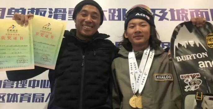 苏翊鸣的教练是哪国人