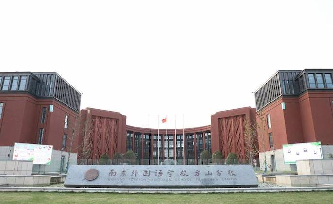 时光与他恰是正好是在哪个学校拍的